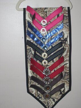 13a   5 PAIRS OF SWITCH FLOP RIBBONS ON HANGER